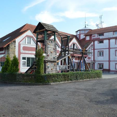 Hotel Famozclub Bakov nad Jizerou Exterior foto