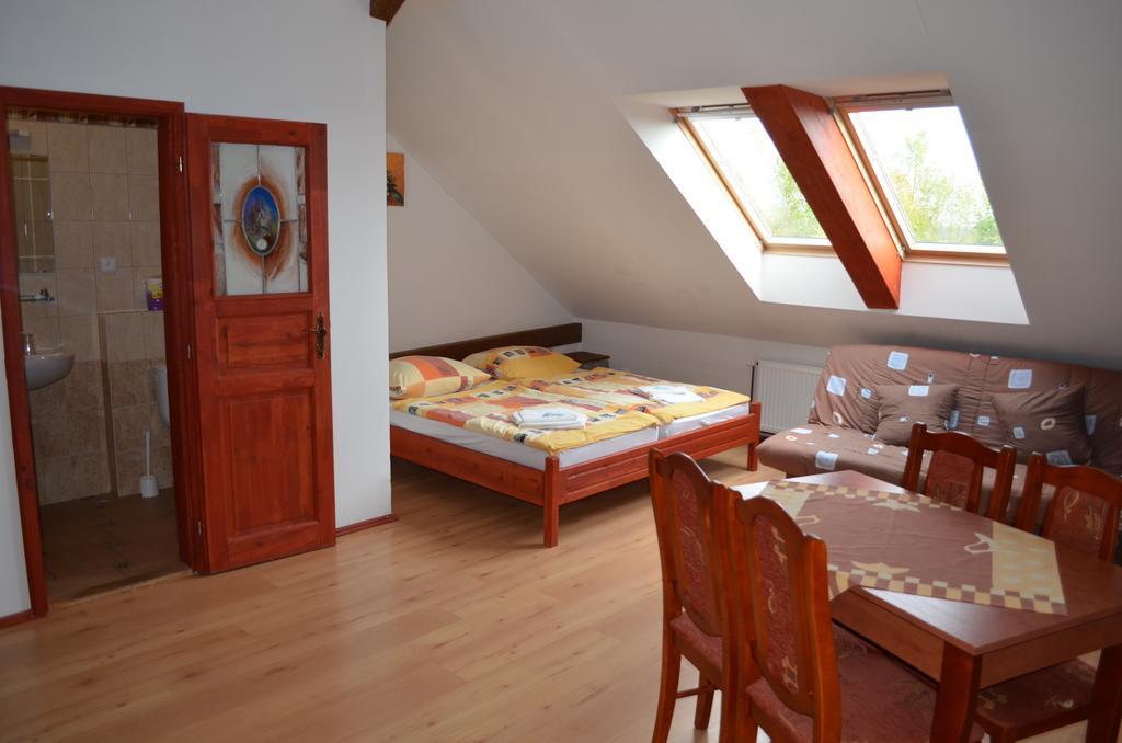 Hotel Famozclub Bakov nad Jizerou Habitación foto