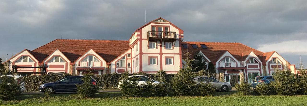 Hotel Famozclub Bakov nad Jizerou Exterior foto