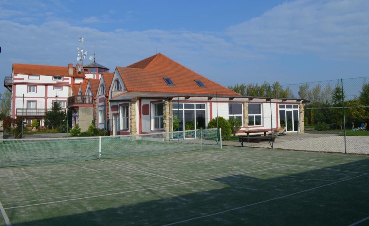 Hotel Famozclub Bakov nad Jizerou Exterior foto